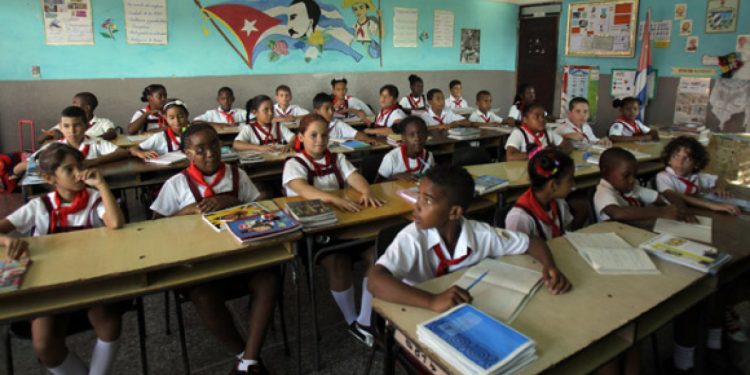 CUBA. A pesar del bloqueo de EEUU, el sistema educativo sigue en funcionamiento