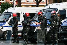 La justicia cita a tres ertzainas por extrema violencia contra detenidos dentro de un furgón policial
