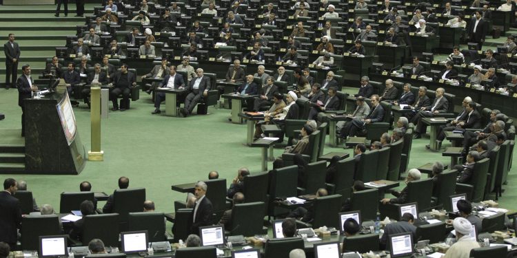 IRÁN. El parlamento describió a las Fuerzas Armadas de la U.E como «terrorista»