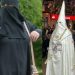 Burka no, capirote sí y una reflexión de Marx que sigue siendo actual