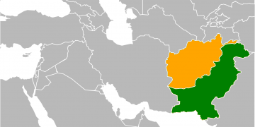 La industria armamentística se frota las manos: Pakistán y Afganistán en guerra abierta