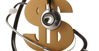 La sanidad privada hace caja: Sube tarifas y expulsa a los pacientes mayores o con enfermedades crónicas