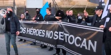 Fascistas se concentran para salvar un monumento; vivas a España, saludos nazis…