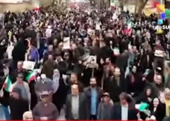 IRÁN celebra el 47 aniversario de su revolución con miles de manifestantes en las calles apoyando al gobierno