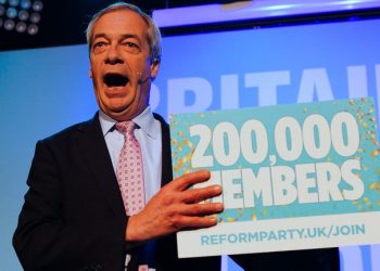 REINO UNIDO. La extrema derecha (que encabeza todas las encuestas) creará también un ICE para expulsar extranjeros