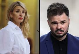 A Rufián le susurran al oído, pero no es Yolanda