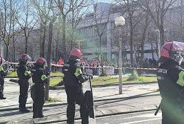 Universitarios plantan cara a Vox en el campus de Gasteiz