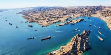 IRÁN. Dos noticias de interés acerca del Estrecho de Ormuz, el misil natural que golpea la economía de sus enemigos