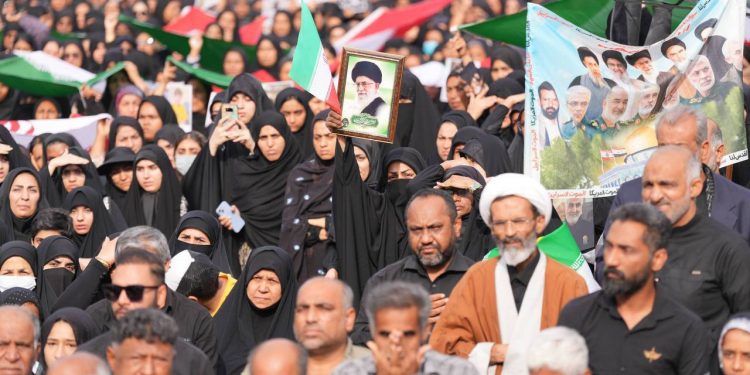 IRÁN. Masivo funeral de las niñas asesinadas por EE.UU. e Israel en la escuela primaria de Minab (fotos y vídeos)