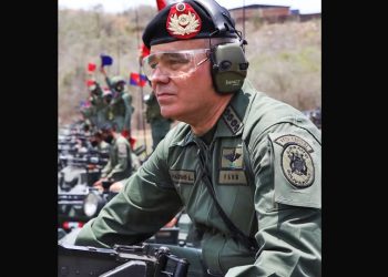 ¿Y para hacer y decir esto hace falta gastar tanto, pero tanto dinero en crear y mantener un ejército?