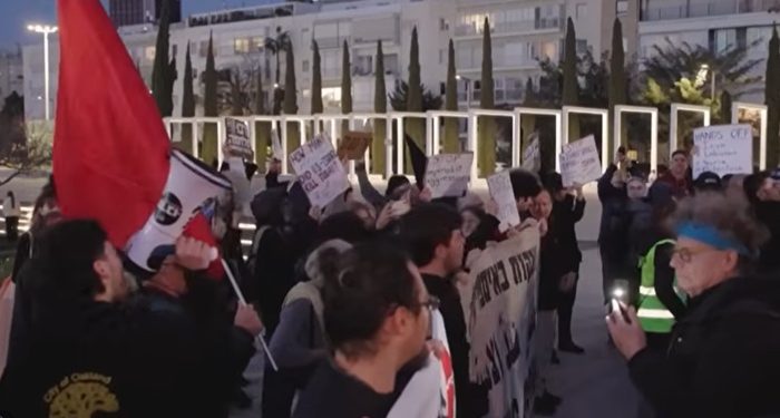 ISRAEL. Militantes de extrema derecha irrumpen en Tel Aviv en una protesta contra la guerra