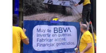 Los antimilitaristas en acción: acusan al BBVA de enriquecerse a través de guerras y genocidio