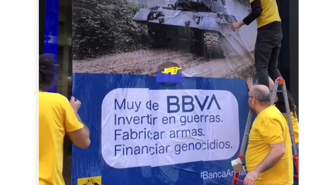 Los antimilitaristas en acción: acusan al BBVA de enriquecerse a través de guerras y genocidio