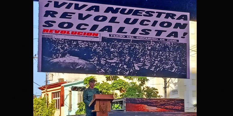 CUBA. Se celebra en La Habana multitudinario acto por el 65 aniversario de la la proclamación del carácter socialista de la Revolución
