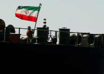 IRÁN. A pesar del bloqueo anunciado por EE.UU., un petrolero iraní cruza el Estrecho de Ormuz