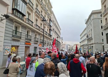 Manuel y Jesús hablan desde la grúa a la concentración de hoy en Madrid contra las listas negras. Videos