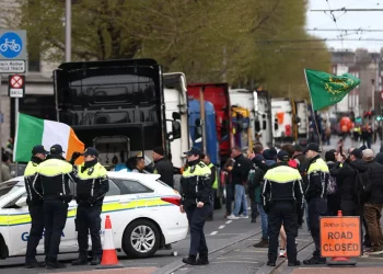 IRLANDA. La policía reprime las protestas por el aumento exponencial de la gasolina