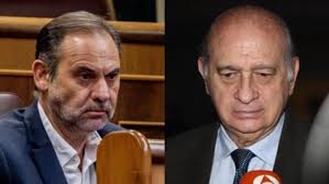 Políticos en los banquillos confirmando el estado de corrupción de un sistema en decadencia