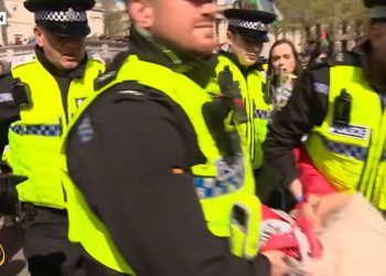 LONDRES. La policía del gobierno progre laborista detiene a decenas de personas