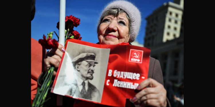RUSIA. Los comunistas homenajean a Lenin en el aniversario de su natalicio