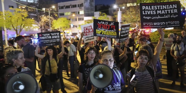 ISRAEL. Esta manifestación vale mucho: jóvenes en Tel Aviv exigiendo al sionismo el fin de la violencia