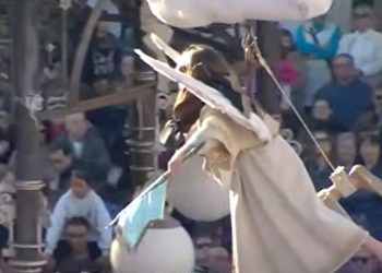 Made in Spain en SS: Bajada de ángel, himno patrio, papelitos y multitud (Video)