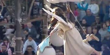 Made in Spain en SS: Bajada de ángel, himno patrio, papelitos y multitud (Video)