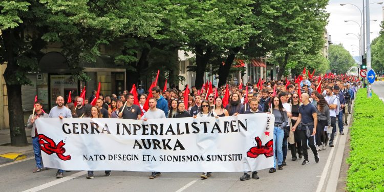 1º de Mayo: EHKS ha tomado las calles de Iruñea con miles de personas contra la guerra imperialista