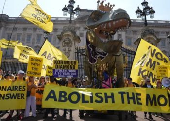 REINO UNIDO. Quién lo iba a decir pero manifestantes pidieron el fin de la monarquía