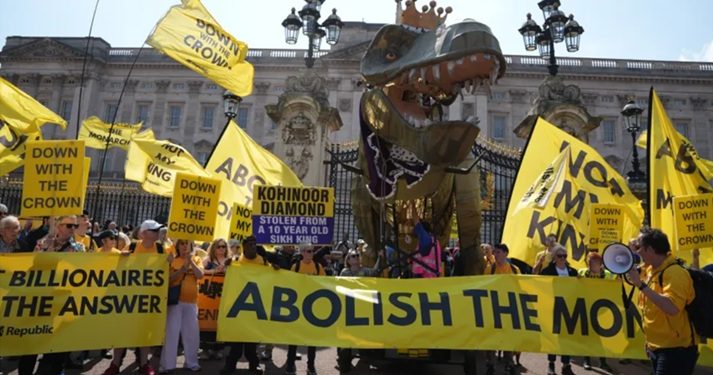 REINO UNIDO. Quién lo iba a decir pero manifestantes pidieron el fin de la monarquía