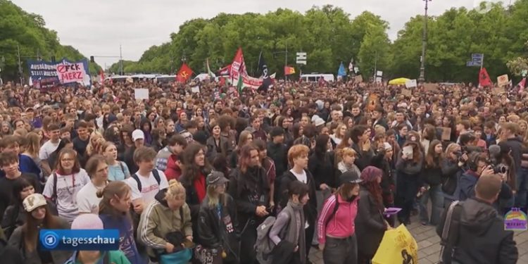 ALEMANIA. Miles de jóvenes salen a las calles en protesta contra la mili obligatoria