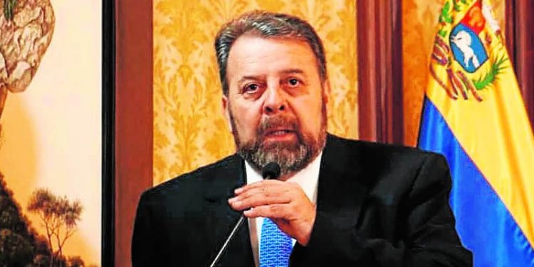 Continúa el desmontaje del chavismo: La AN designa a un opositor como nuevo embajador de Venezuela en España