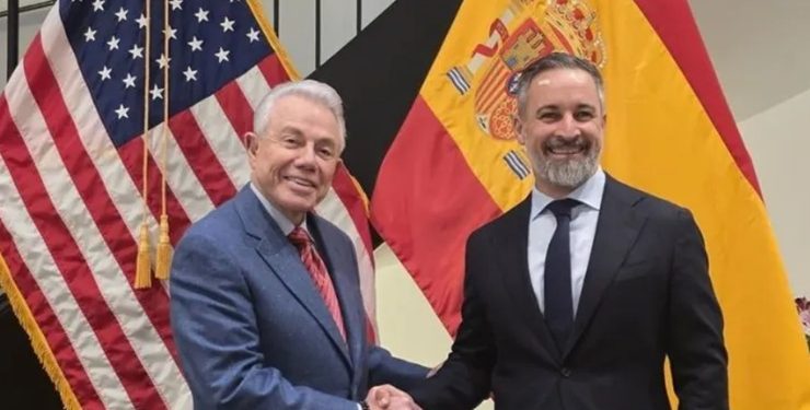 Abascal acude raudo a la Embajada de EE.UU en Madrid a reunirse con el embajador