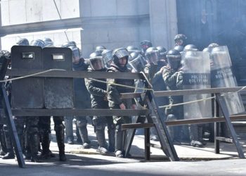 BOLIVIA en clima revolucionario; movilizaciones obreras, represión, corte de carreteras…