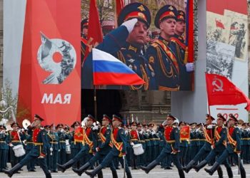 Zelenski, el títere de la OTAN, no soporta el desfile de la Victoria contra los nazis en Moscú y ataca a civiles con drones