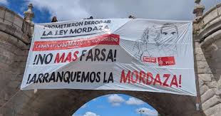 Manifestación contra la ley mordaza ante la sede del PSOE