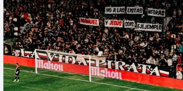 La afición del Rayo Vallecano, una vez más, marcando conciencia de clase
