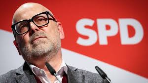 ALEMANIA. Dirigentes socialdemócratas (SPD) abogan por colaborar con los neo-nazis