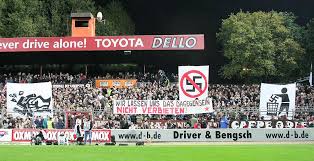 Clubs de fútbol con aficionados que han mostrado en las tribunas repetidas veces sentimientos antifascistas