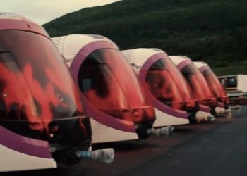 Hacen pintadas en trenes fabricados por CAF para Israel (+ vídeo)
