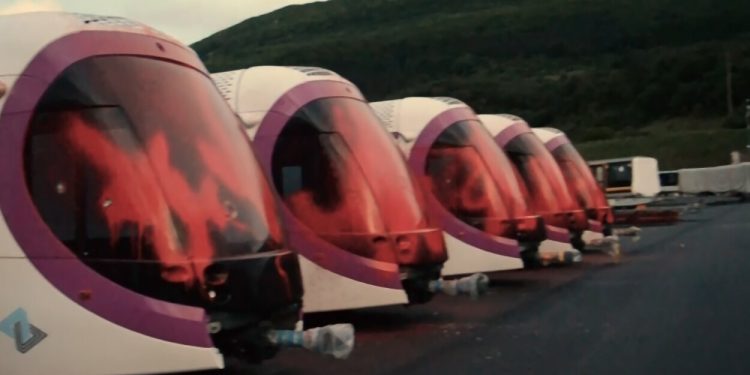 Hacen pintadas en trenes fabricados por CAF para Israel (+ vídeo)
