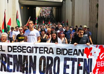 Nutrida manifestación en Beasain para denunciar la complicidad de CAF en el genocidio contra el pueblo palestino