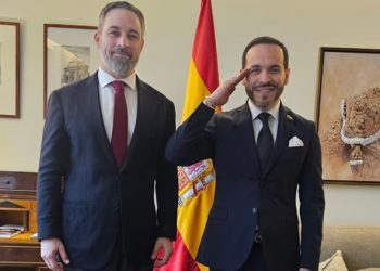 Abascal (Vox) celebra los resultados de Colombia con esta foto