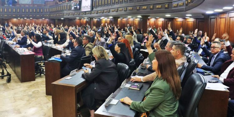 VENEZUELA. “Chavistas” desmantelando el chavismo: la AN aprueba abrir el sector eléctrico a la inversión privada