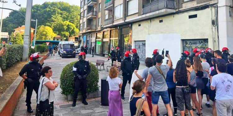 La lucha es el único camino: El Sindicato Socialista de Vivienda consigue parar un desahucio en Galdakao