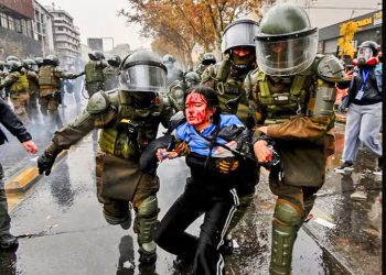 CHILE. Salvaje represión policial contra los estudiantes movilizados durante el paro nacional