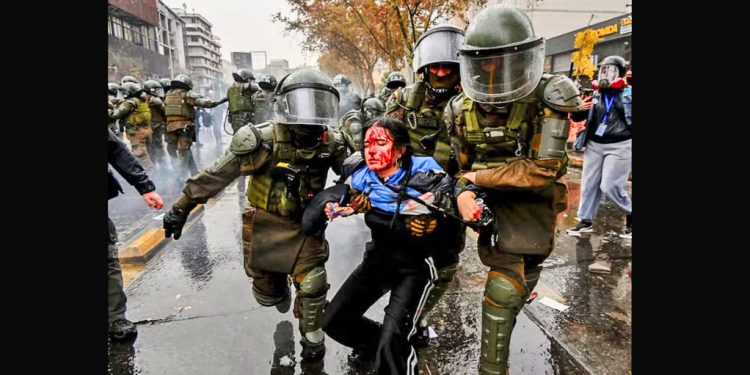 CHILE. Salvaje represión policial contra los estudiantes movilizados durante el paro nacional