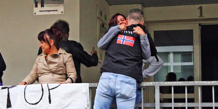 Fruto de la lucha, el Sindicato Socialista de Vivienda vuelve a parar otro desahucio; esta vez en Elorrio