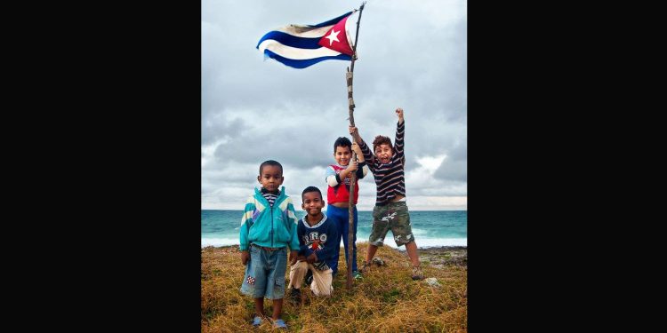 FIDELISTA por SIEMPRE. El que levante armas contra Cuba…, ya sabe lo que le espera