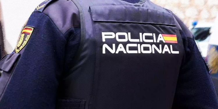 Salvaje actuación de un Policía Nacional en Valencia (vídeo)